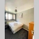 Spacious Three Bed City House - Parking / Netflix